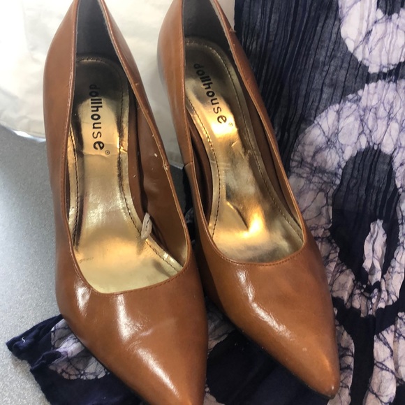 Caramel colored brown Dollhouse heels - Picture 7 of 8